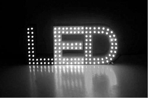 LED行業(yè)發(fā)展快速，2020年預(yù)計(jì)滲透率將達(dá)到70%??
