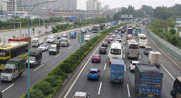 公安部：全國(guó)機(jī)動(dòng)車保有量達(dá)3.25億輛，機(jī)動(dòng)車駕駛?cè)诉_(dá)4.07億人
