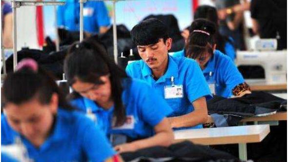 2018年，新疆促進47.58萬城鎮(zhèn)人口實現(xiàn)就業(yè)，城鎮(zhèn)登記失業(yè)率控制在3.3%???