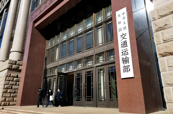 前三季度，我國完成營業(yè)性貨運量416.3億噸，同比增長3.3%